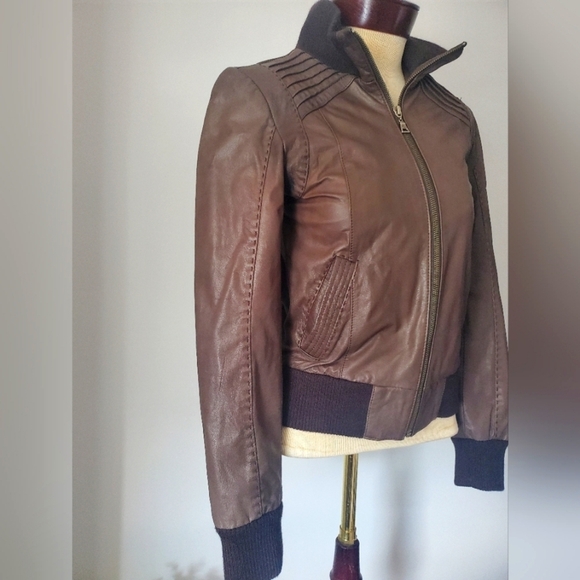 Danier fitted leather and wool brown jacket. Size xs - Picture 2 of 10